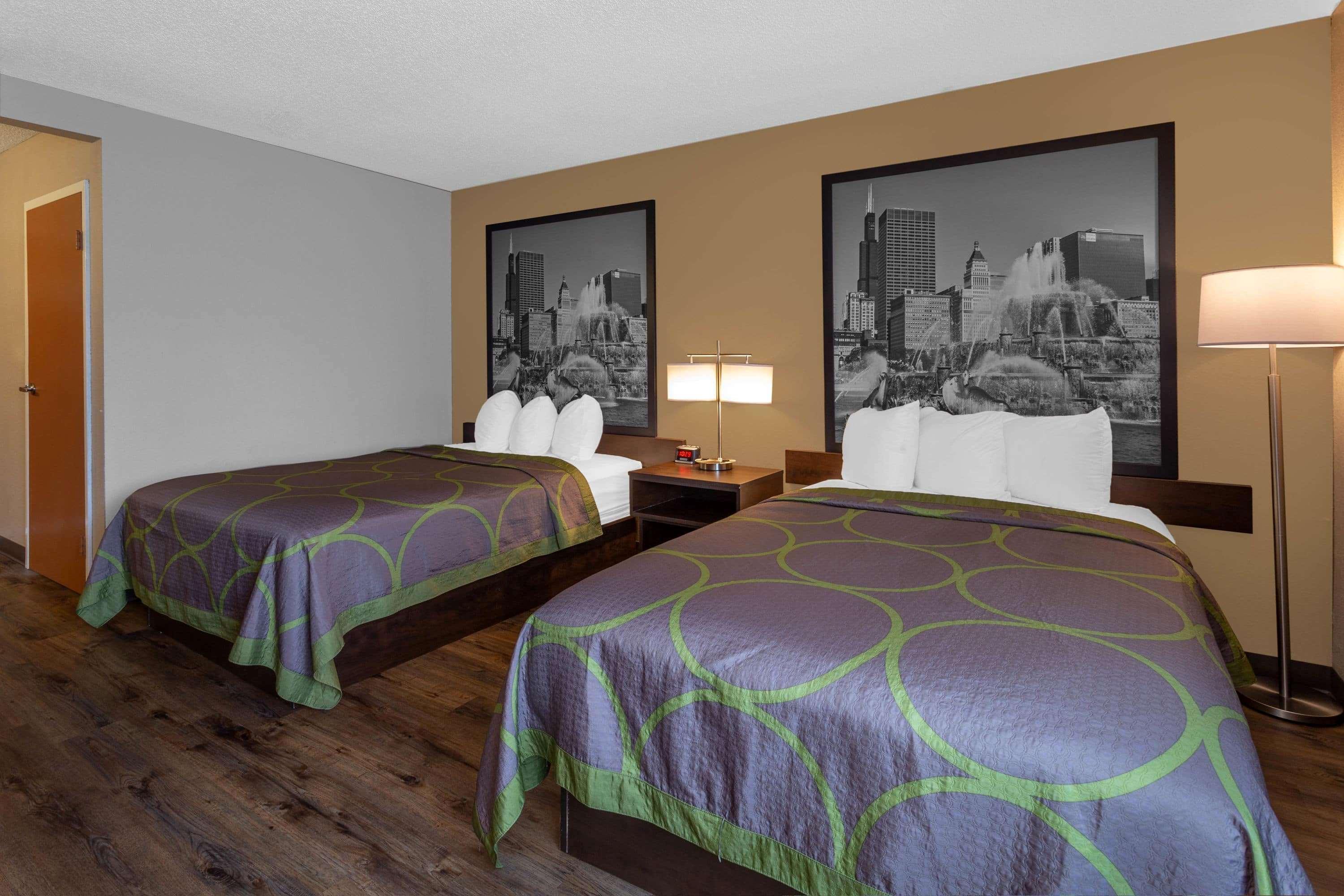 Super 8 By Wyndham South Holland Hotel Exterior photo
