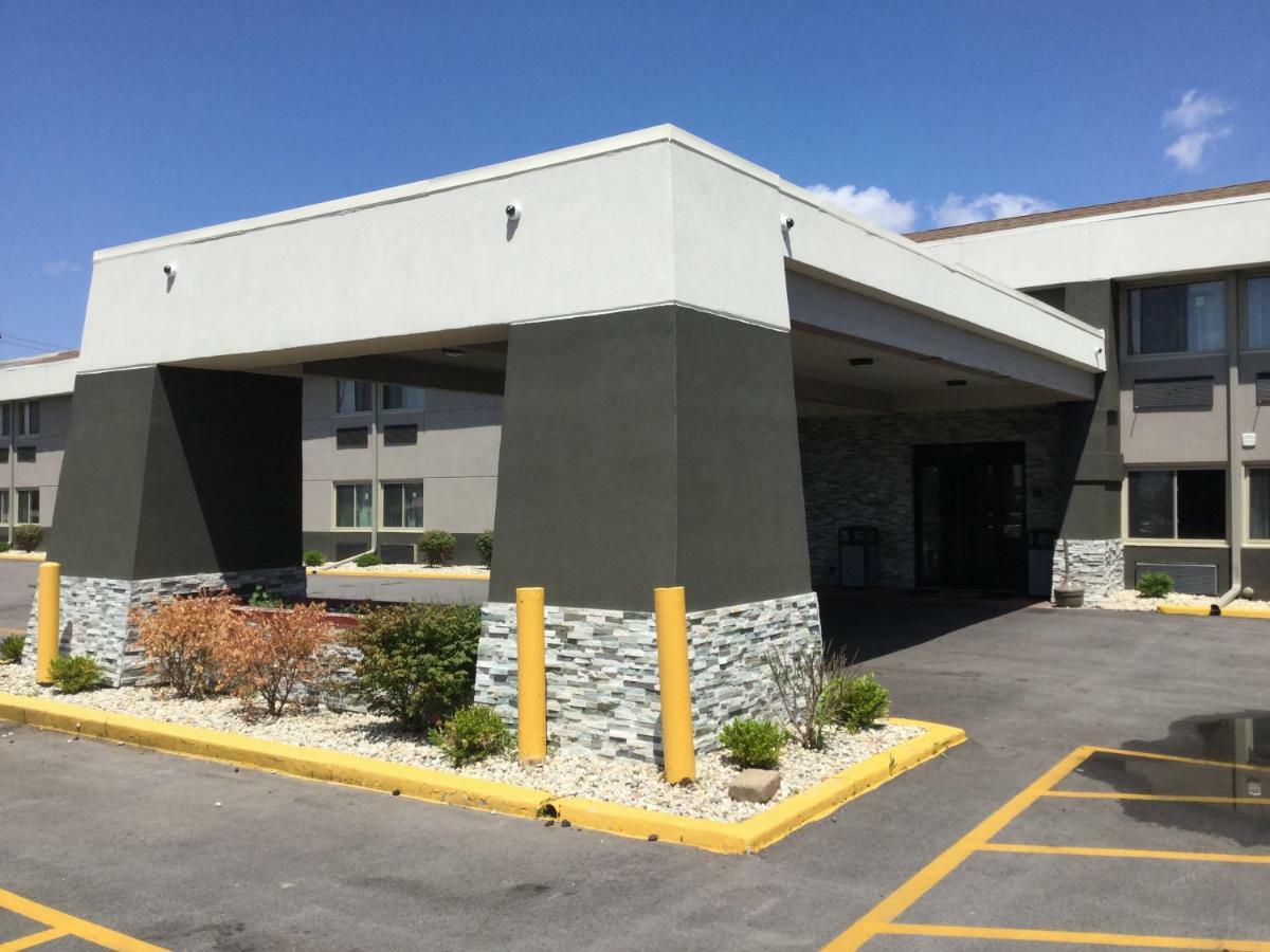 Super 8 By Wyndham South Holland Hotel Exterior photo